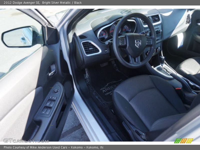 Bright Silver Metallic / Black 2012 Dodge Avenger SE