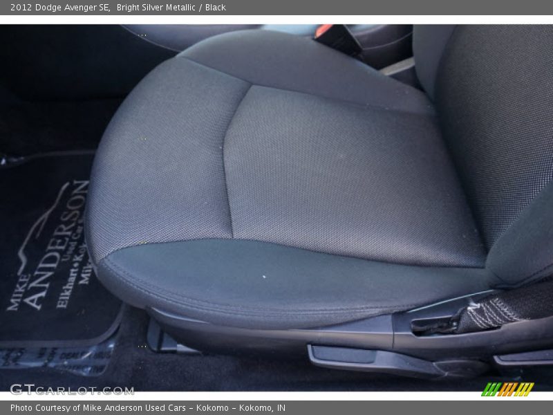 Bright Silver Metallic / Black 2012 Dodge Avenger SE
