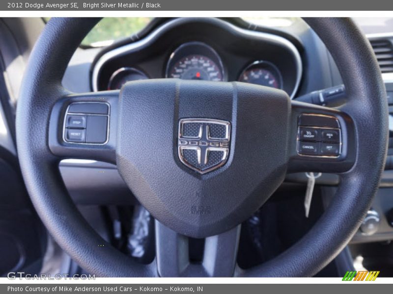 Bright Silver Metallic / Black 2012 Dodge Avenger SE