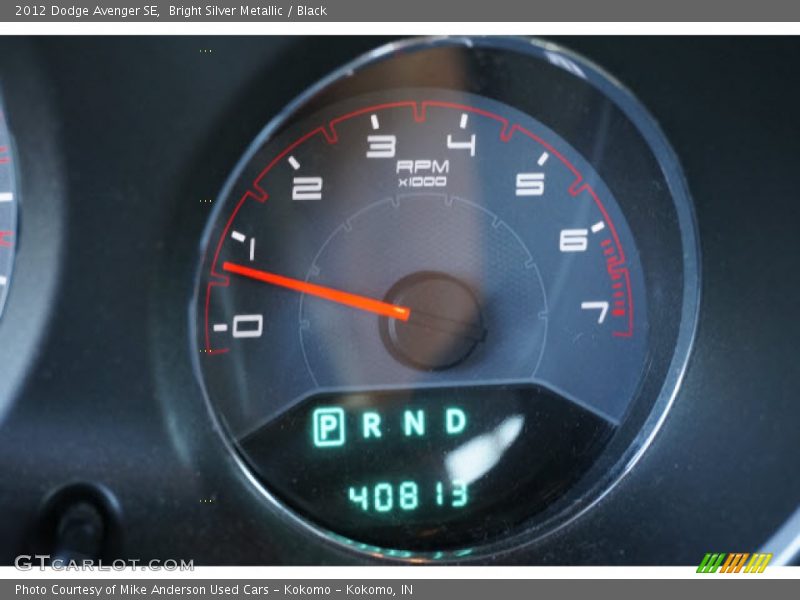 Bright Silver Metallic / Black 2012 Dodge Avenger SE
