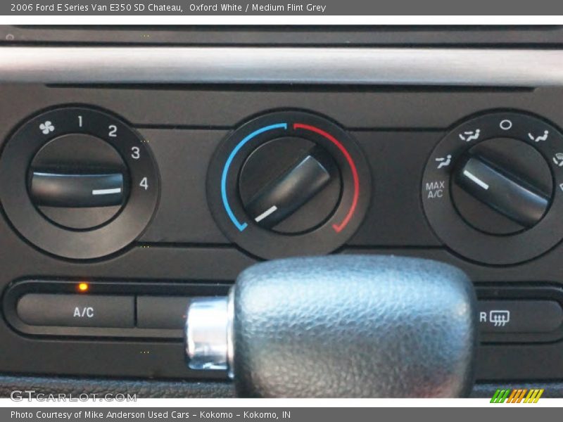 Oxford White / Medium Flint Grey 2006 Ford E Series Van E350 SD Chateau