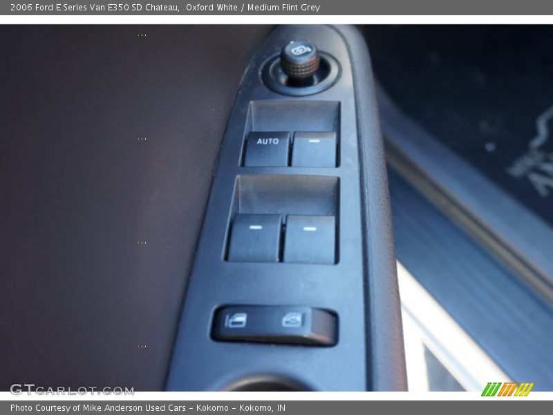 Oxford White / Medium Flint Grey 2006 Ford E Series Van E350 SD Chateau