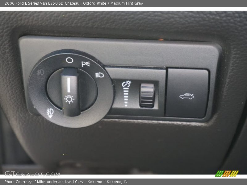 Oxford White / Medium Flint Grey 2006 Ford E Series Van E350 SD Chateau