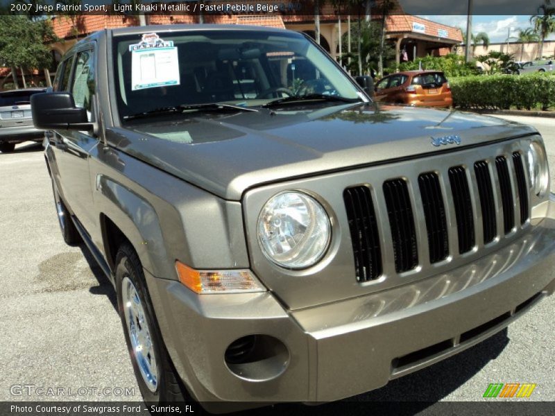 Light Khaki Metallic / Pastel Pebble Beige 2007 Jeep Patriot Sport