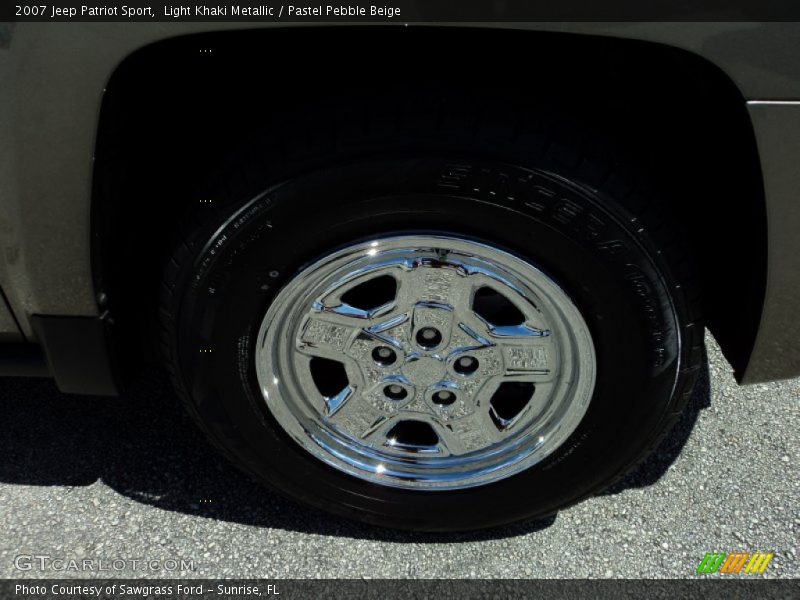 Light Khaki Metallic / Pastel Pebble Beige 2007 Jeep Patriot Sport