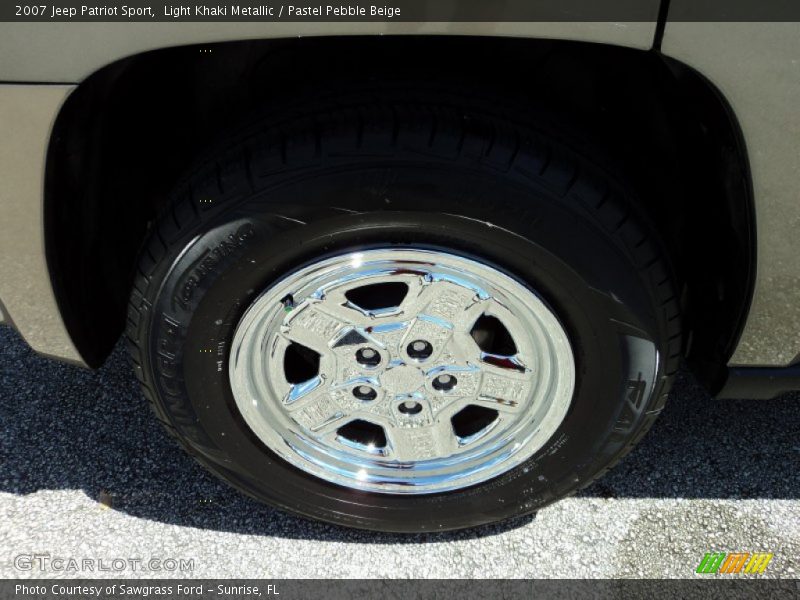 Light Khaki Metallic / Pastel Pebble Beige 2007 Jeep Patriot Sport