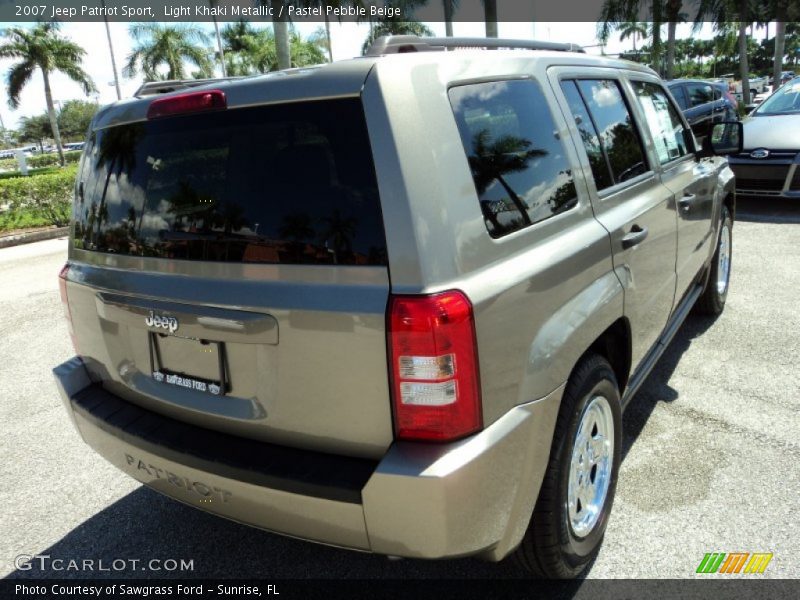 Light Khaki Metallic / Pastel Pebble Beige 2007 Jeep Patriot Sport