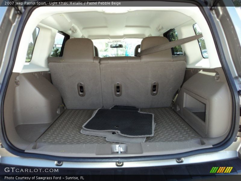 Light Khaki Metallic / Pastel Pebble Beige 2007 Jeep Patriot Sport