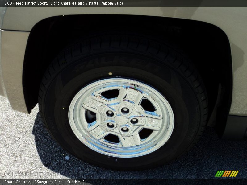 Light Khaki Metallic / Pastel Pebble Beige 2007 Jeep Patriot Sport