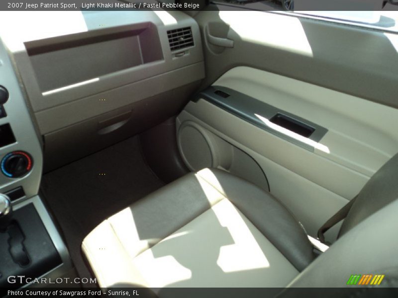 Light Khaki Metallic / Pastel Pebble Beige 2007 Jeep Patriot Sport
