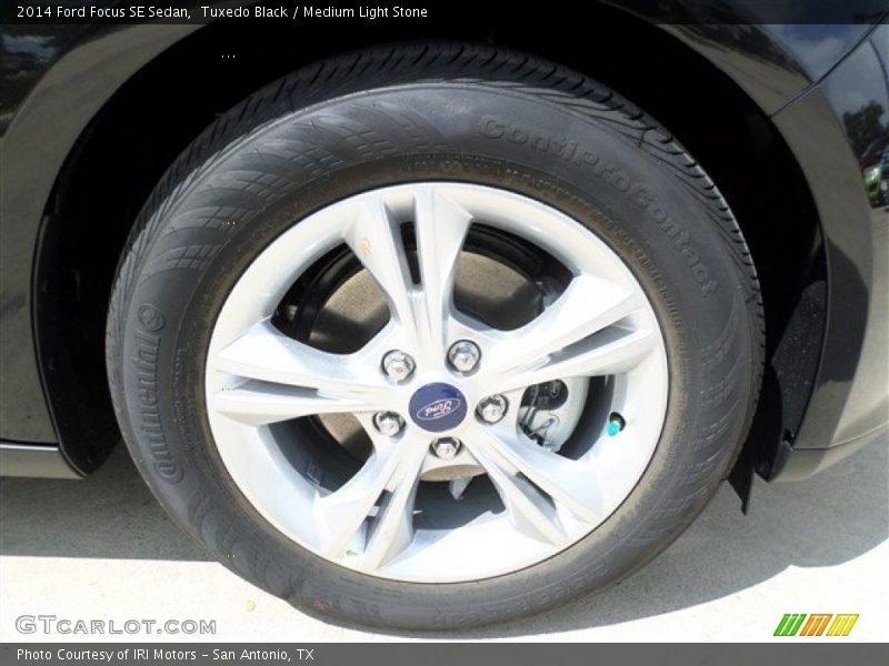 Tuxedo Black / Medium Light Stone 2014 Ford Focus SE Sedan