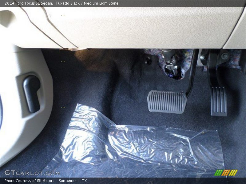 Tuxedo Black / Medium Light Stone 2014 Ford Focus SE Sedan