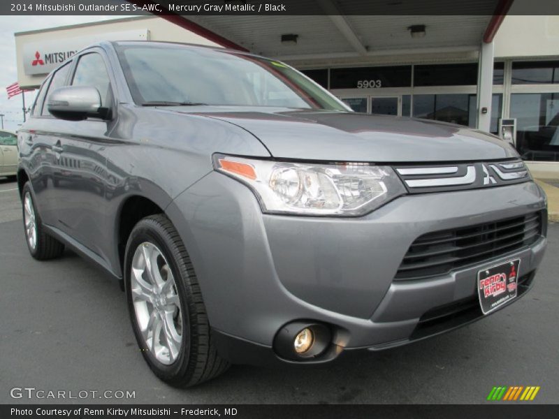 Mercury Gray Metallic / Black 2014 Mitsubishi Outlander SE S-AWC