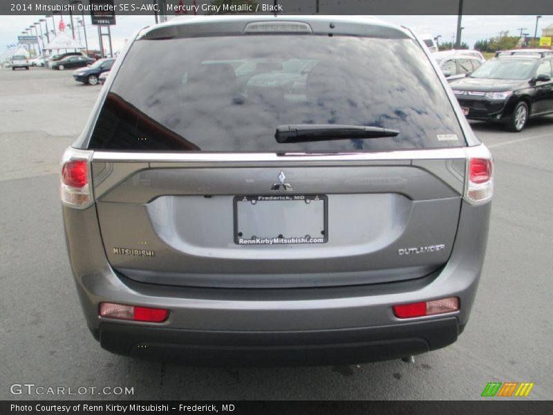 Mercury Gray Metallic / Black 2014 Mitsubishi Outlander SE S-AWC