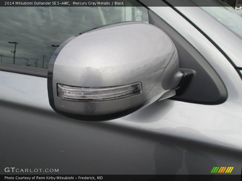 Mercury Gray Metallic / Black 2014 Mitsubishi Outlander SE S-AWC