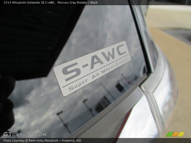 Mercury Gray Metallic / Black 2014 Mitsubishi Outlander SE S-AWC