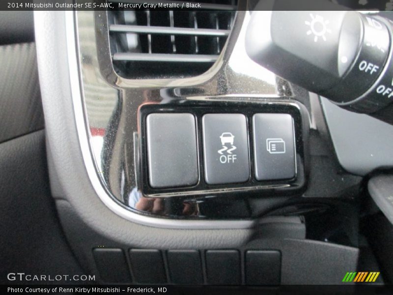 Mercury Gray Metallic / Black 2014 Mitsubishi Outlander SE S-AWC