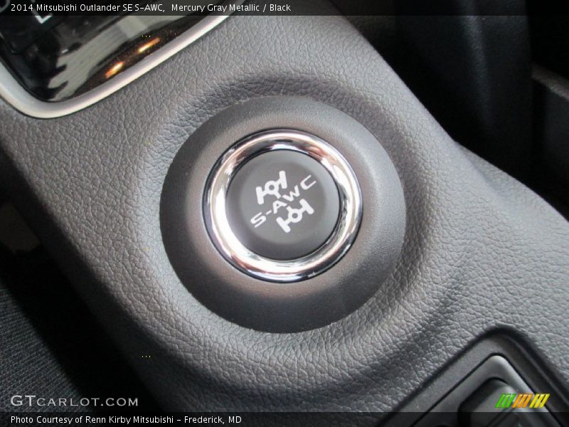Mercury Gray Metallic / Black 2014 Mitsubishi Outlander SE S-AWC