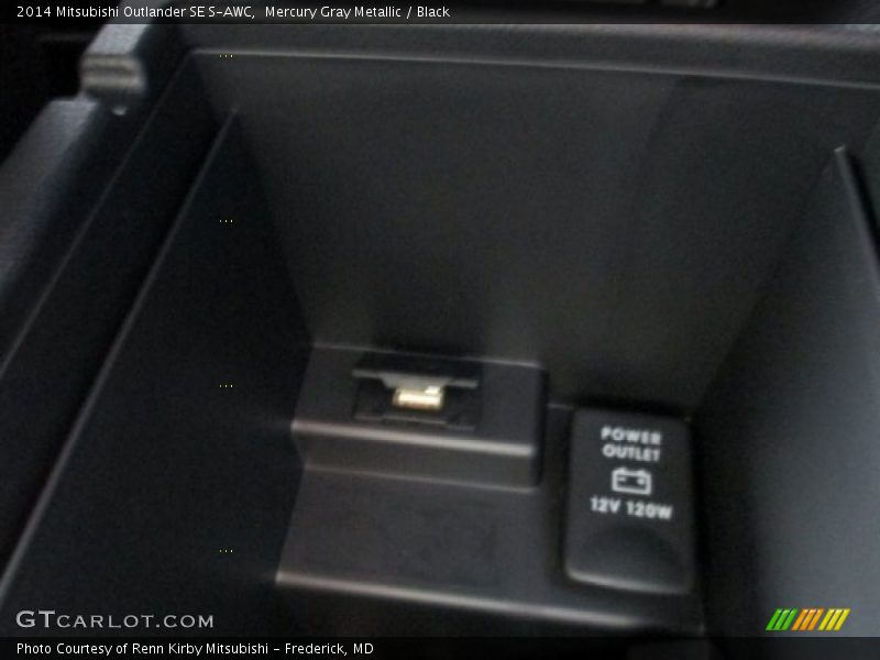 Mercury Gray Metallic / Black 2014 Mitsubishi Outlander SE S-AWC