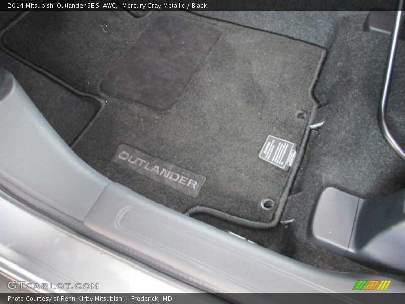 Mercury Gray Metallic / Black 2014 Mitsubishi Outlander SE S-AWC