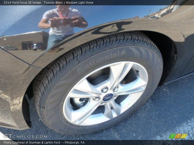 Tuxedo Black / Medium Light Stone 2014 Ford Focus SE Sedan