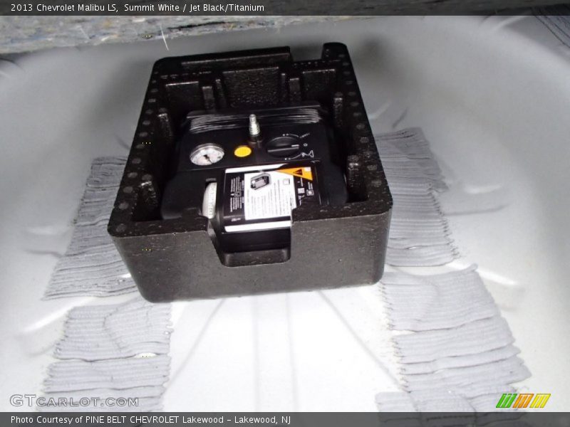 Summit White / Jet Black/Titanium 2013 Chevrolet Malibu LS