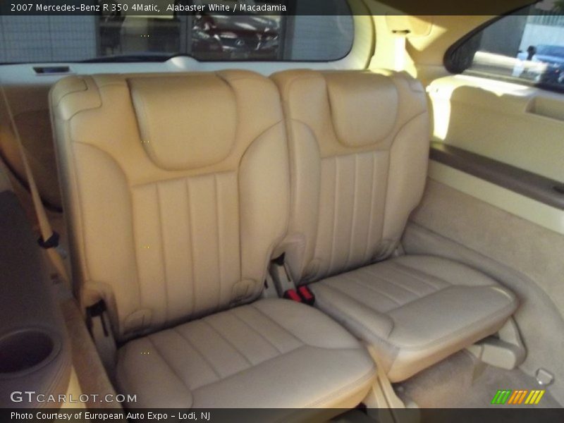Alabaster White / Macadamia 2007 Mercedes-Benz R 350 4Matic