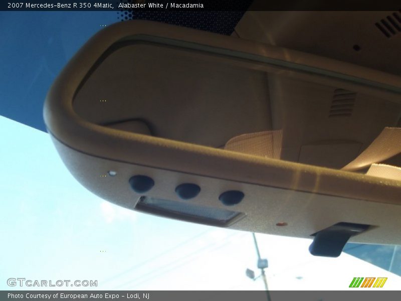 Alabaster White / Macadamia 2007 Mercedes-Benz R 350 4Matic