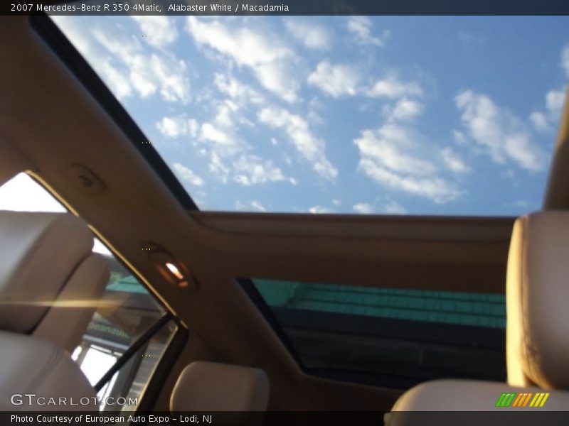 Alabaster White / Macadamia 2007 Mercedes-Benz R 350 4Matic