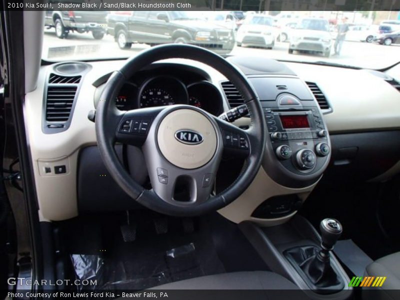 Shadow Black / Sand/Black Houndstooth Cloth 2010 Kia Soul !