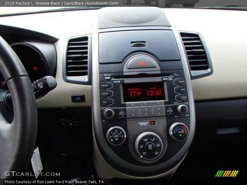 Shadow Black / Sand/Black Houndstooth Cloth 2010 Kia Soul !