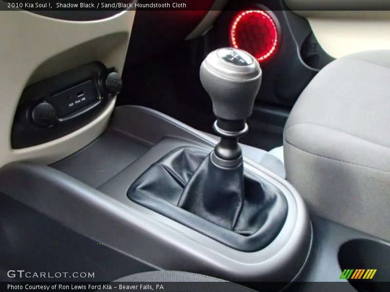 Shadow Black / Sand/Black Houndstooth Cloth 2010 Kia Soul !