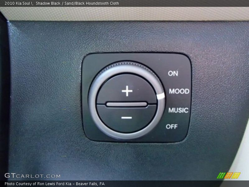 Shadow Black / Sand/Black Houndstooth Cloth 2010 Kia Soul !