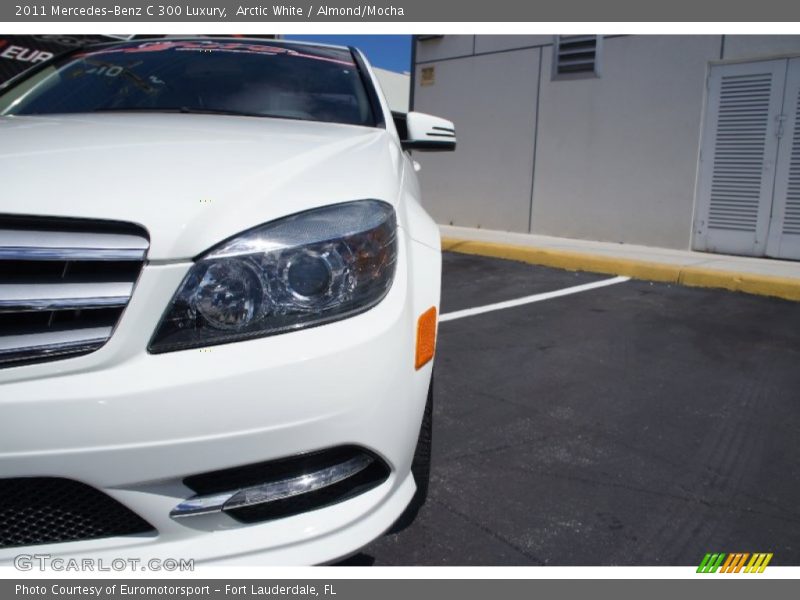 Arctic White / Almond/Mocha 2011 Mercedes-Benz C 300 Luxury