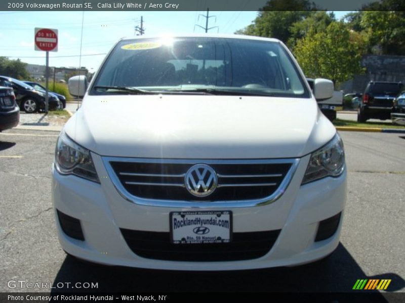 Calla Lilly White / Aero Grey 2009 Volkswagen Routan SE