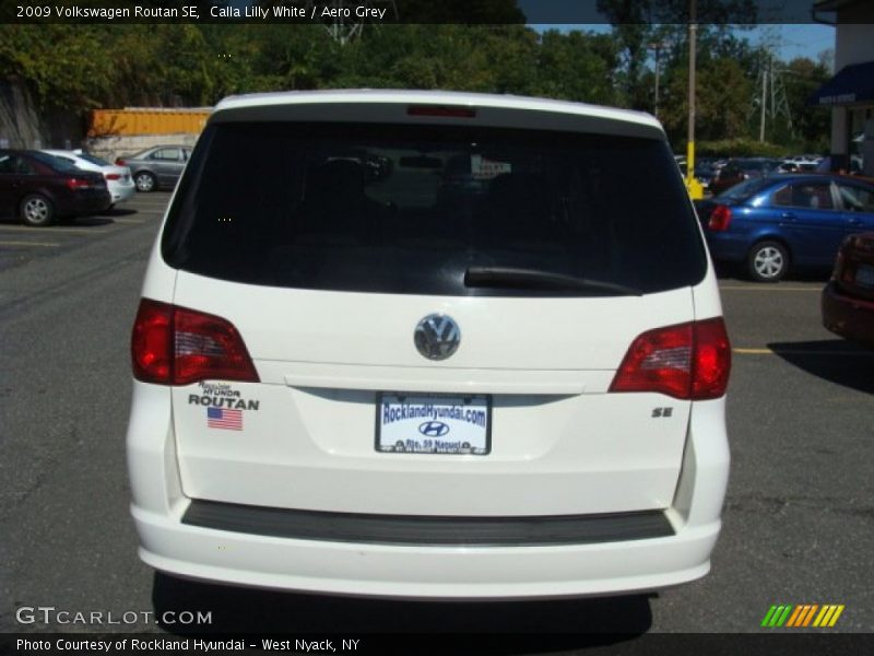 Calla Lilly White / Aero Grey 2009 Volkswagen Routan SE