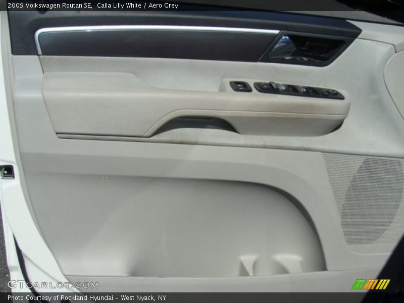 Calla Lilly White / Aero Grey 2009 Volkswagen Routan SE