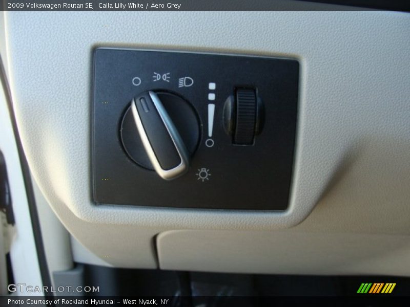 Calla Lilly White / Aero Grey 2009 Volkswagen Routan SE