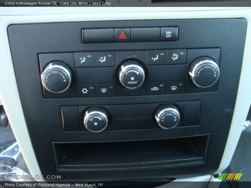 Calla Lilly White / Aero Grey 2009 Volkswagen Routan SE