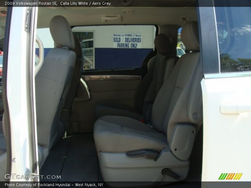 Calla Lilly White / Aero Grey 2009 Volkswagen Routan SE