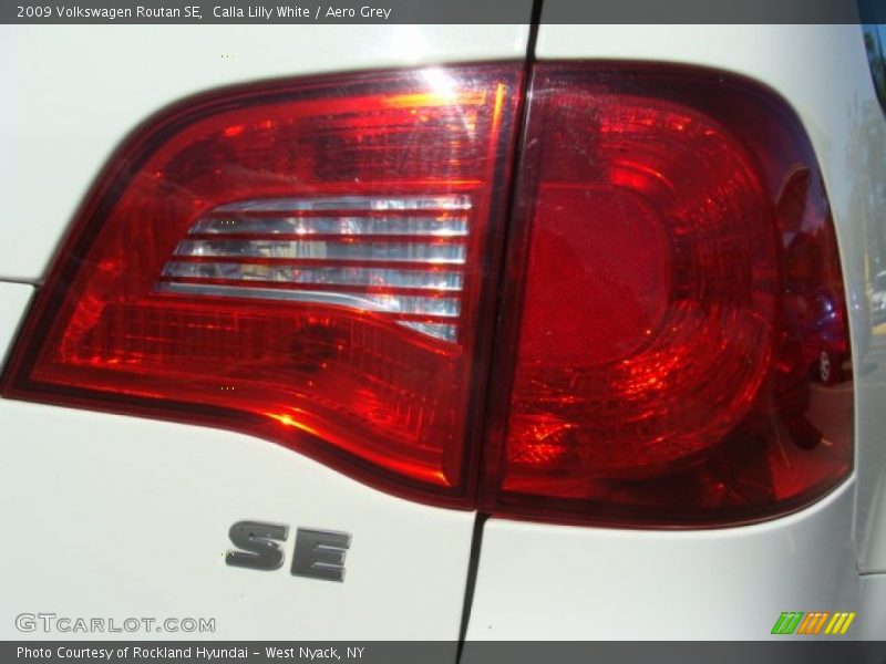 Calla Lilly White / Aero Grey 2009 Volkswagen Routan SE