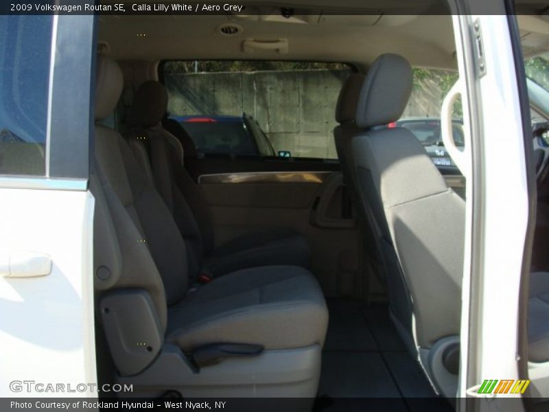 Calla Lilly White / Aero Grey 2009 Volkswagen Routan SE