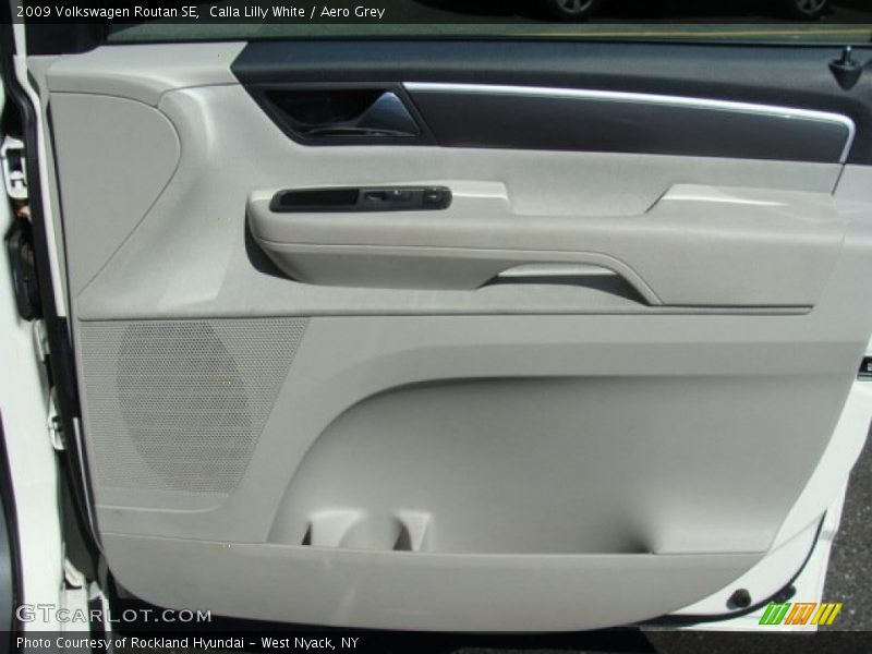 Calla Lilly White / Aero Grey 2009 Volkswagen Routan SE
