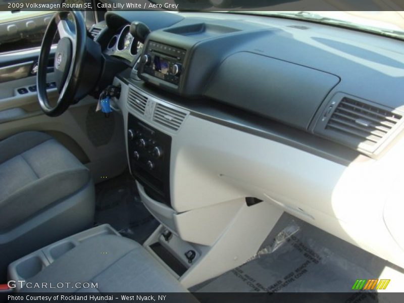 Calla Lilly White / Aero Grey 2009 Volkswagen Routan SE