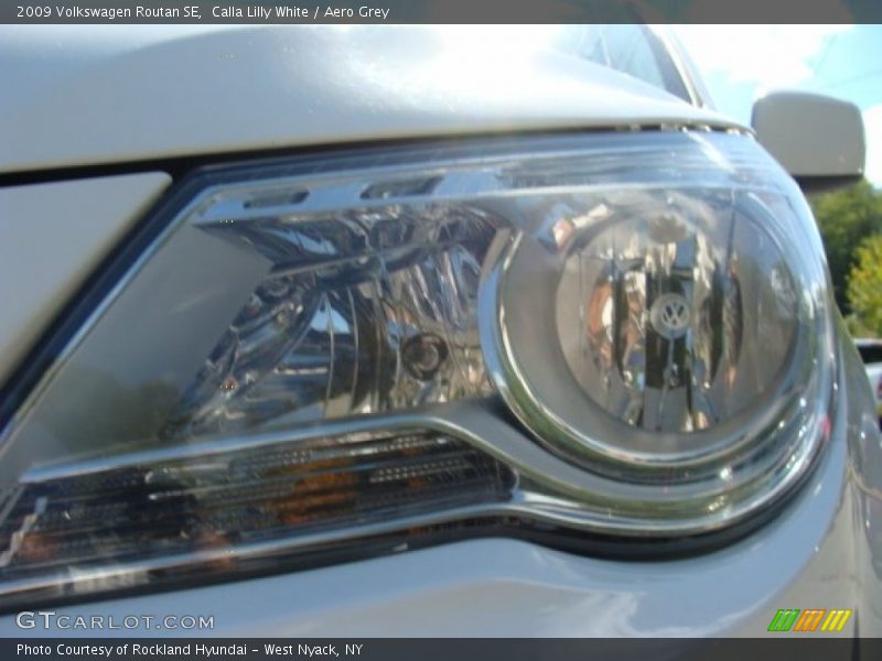 Calla Lilly White / Aero Grey 2009 Volkswagen Routan SE