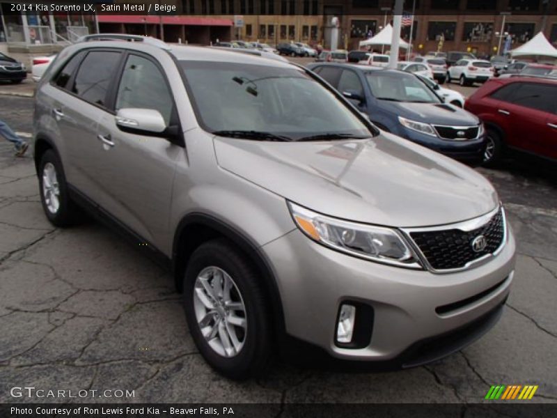 Front 3/4 View of 2014 Sorento LX