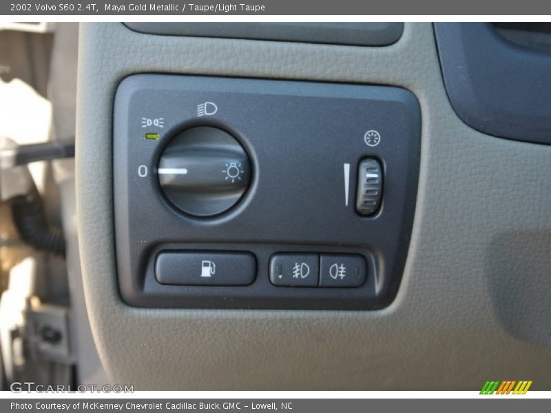 Maya Gold Metallic / Taupe/Light Taupe 2002 Volvo S60 2.4T