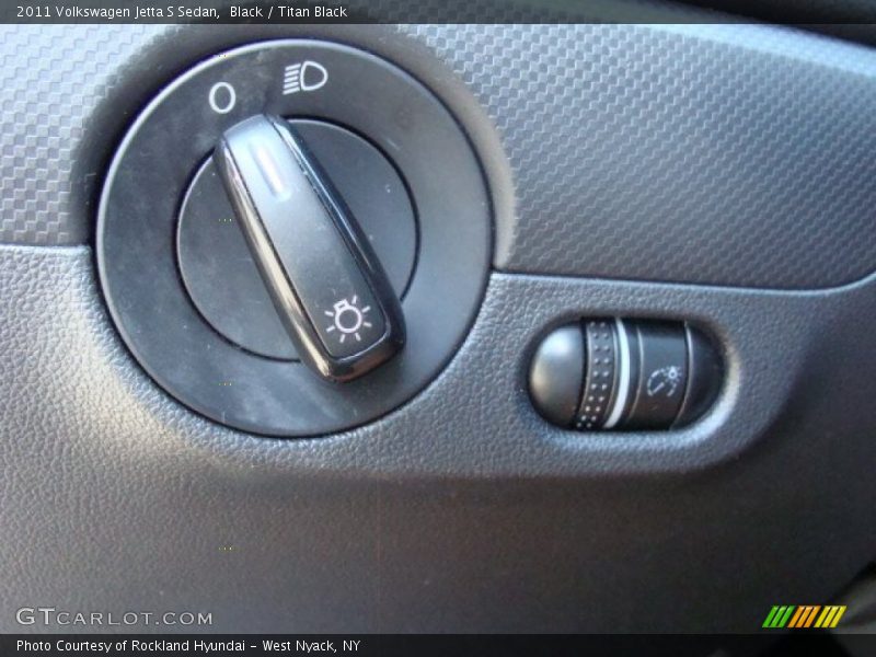 Black / Titan Black 2011 Volkswagen Jetta S Sedan