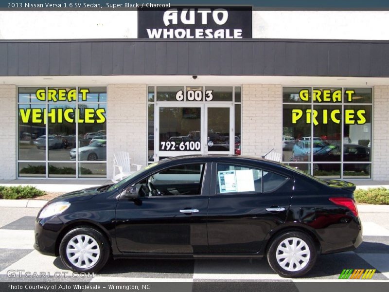 Super Black / Charcoal 2013 Nissan Versa 1.6 SV Sedan