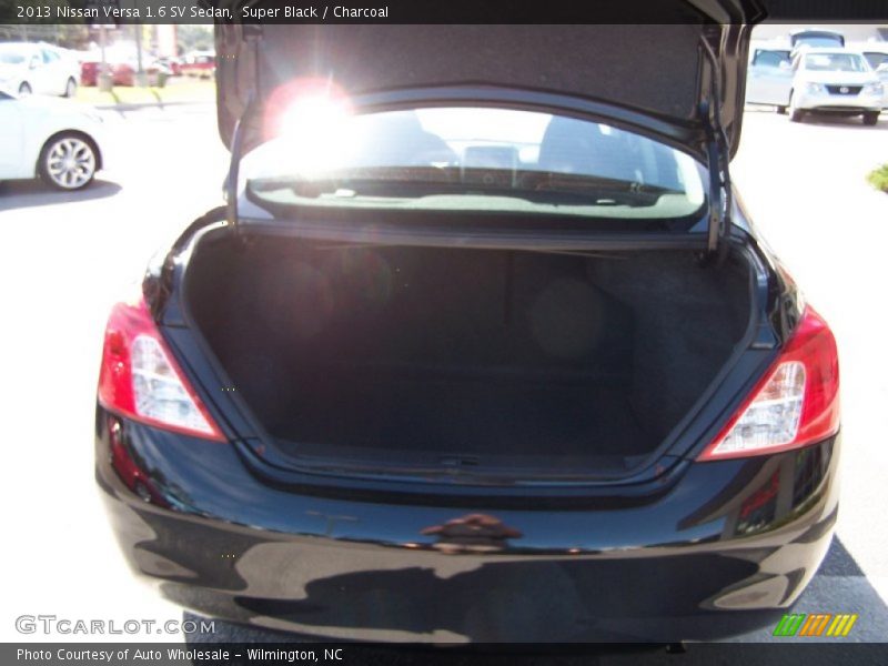 Super Black / Charcoal 2013 Nissan Versa 1.6 SV Sedan